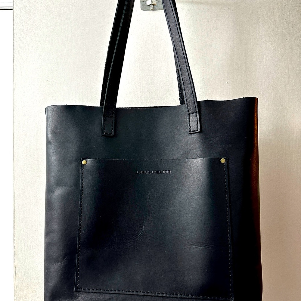 Portland Leather Crossbody Tote in Smooth Black Leather